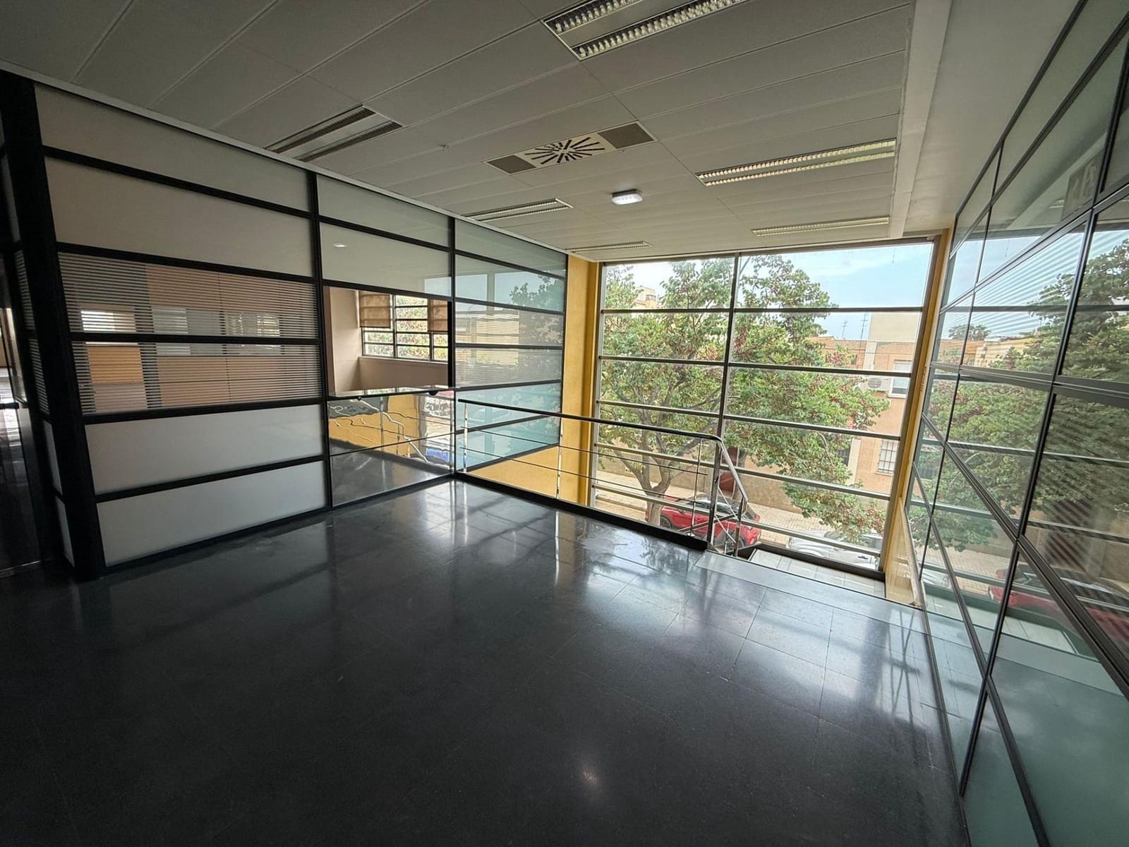 Virksomhed til salg i Valencia by - € 1.000.000 (Ref: 9110197)