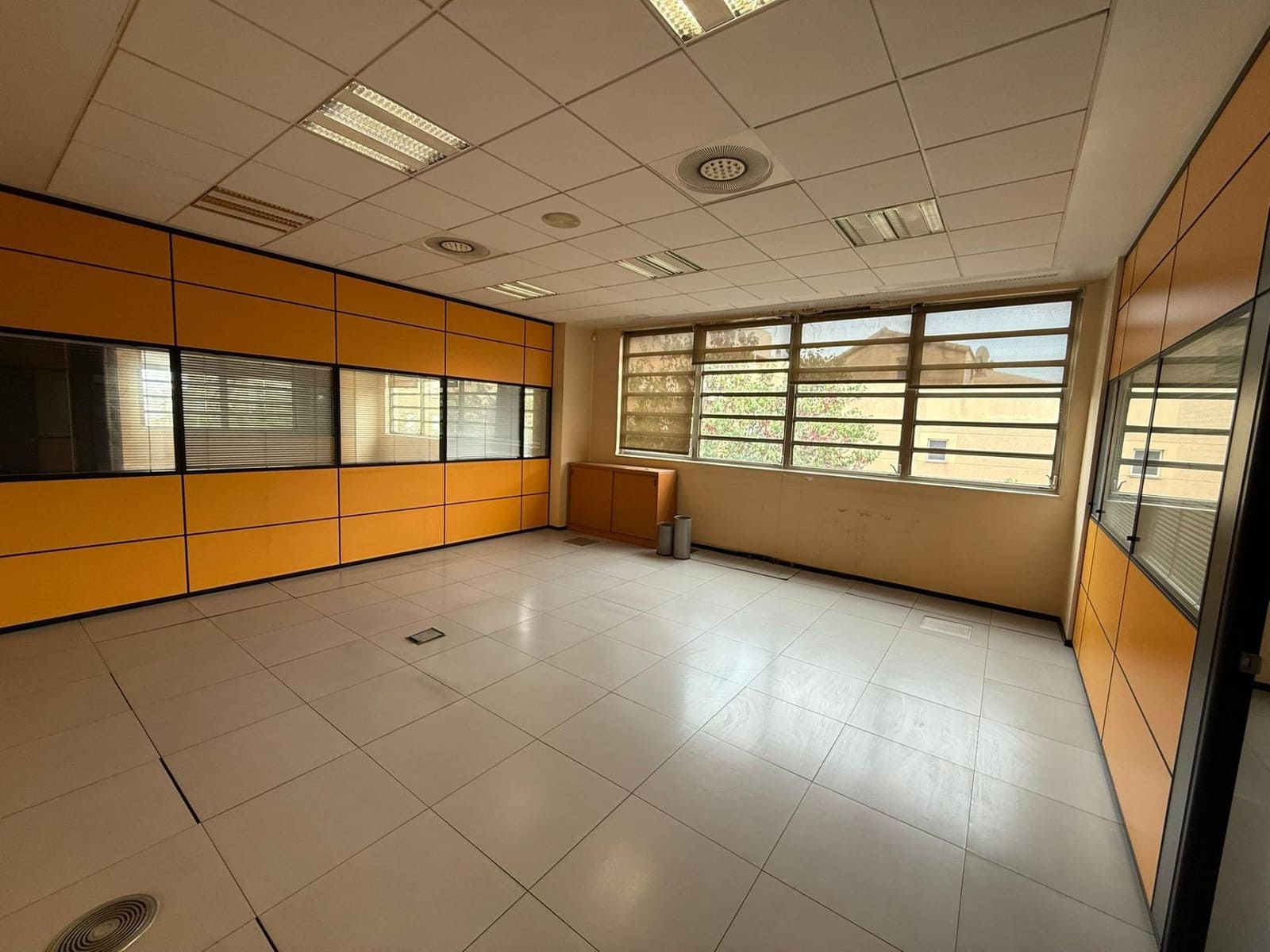 Virksomhed til salg i Valencia by - € 1.000.000 (Ref: 9110197)