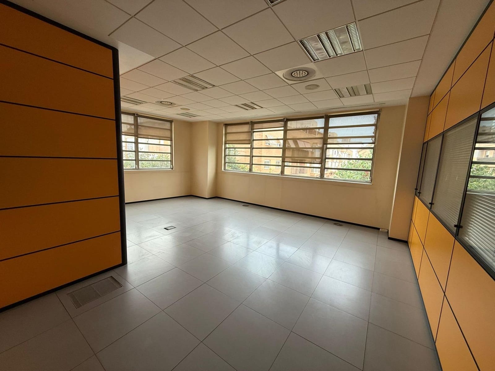 Virksomhed til salg i Valencia by - € 1.000.000 (Ref: 9110197)