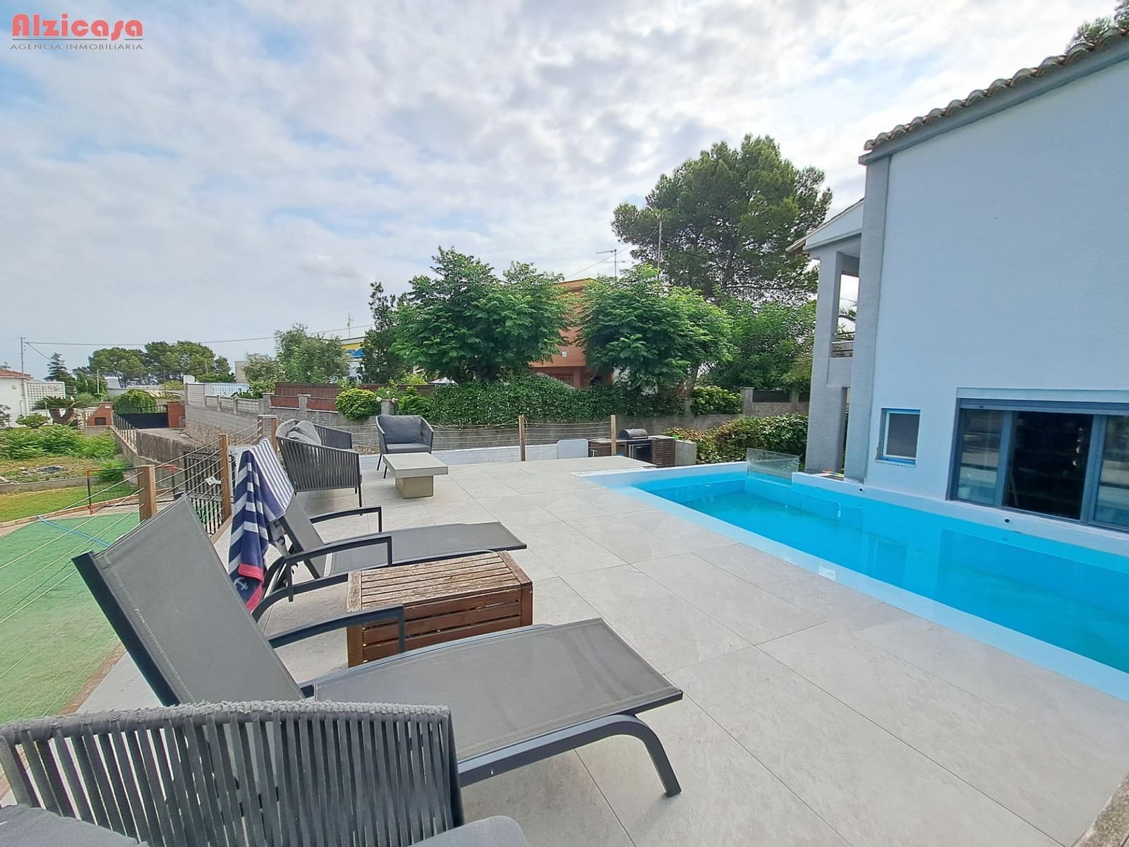 4 soveværelse Villa til salg i Alzira med swimmingpool - € 330.000 (Ref: 9118659)
