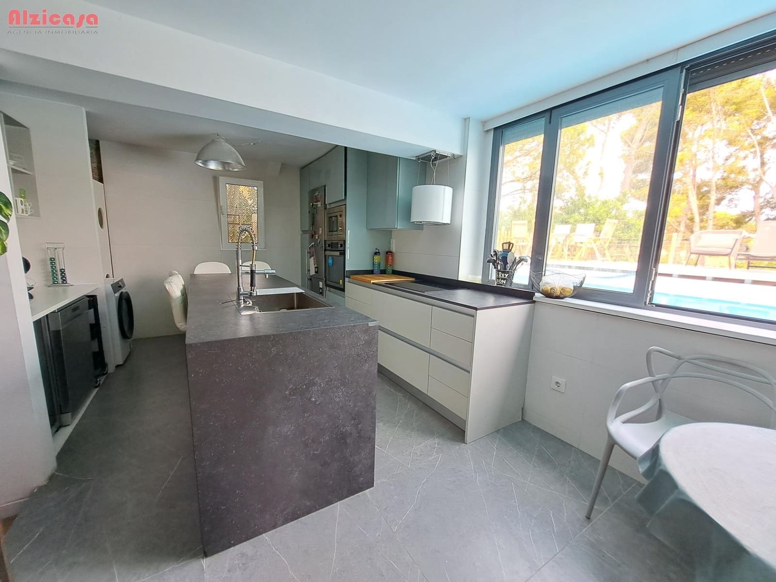 4 soveværelse Villa til salg i Alzira med swimmingpool - € 330.000 (Ref: 9118659)