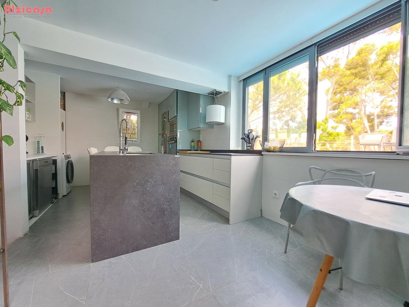 4 soveværelse Villa til salg i Alzira med swimmingpool - € 330.000 (Ref: 9118659)