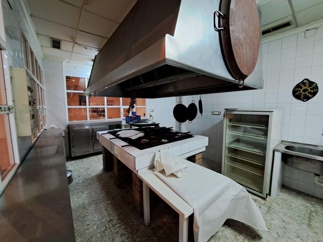 Comercial para venda em Alzira - 200 000 € (Ref: 9129701)