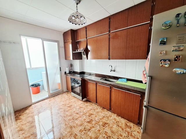 3 bedroom Apartment for sale in Carcaixent - € 90,000 (Ref: 9132301)