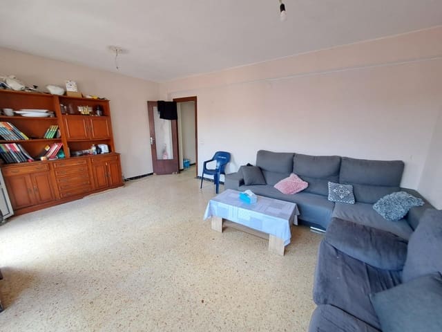 4 bedroom Flat for sale in Carcaixent - € 79,000 (Ref: 9145437)