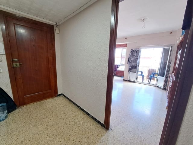4 bedroom Flat for sale in Carcaixent - € 79,000 (Ref: 9145437)