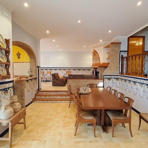 Chalet de 6 habitaciones en Alzira en venta con piscina garaje - 650.000 € (Ref: 9163675)