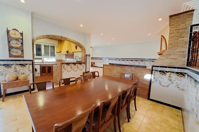 Chalet de 6 habitaciones en Alzira en venta con piscina garaje - 650.000 € (Ref: 9163675)