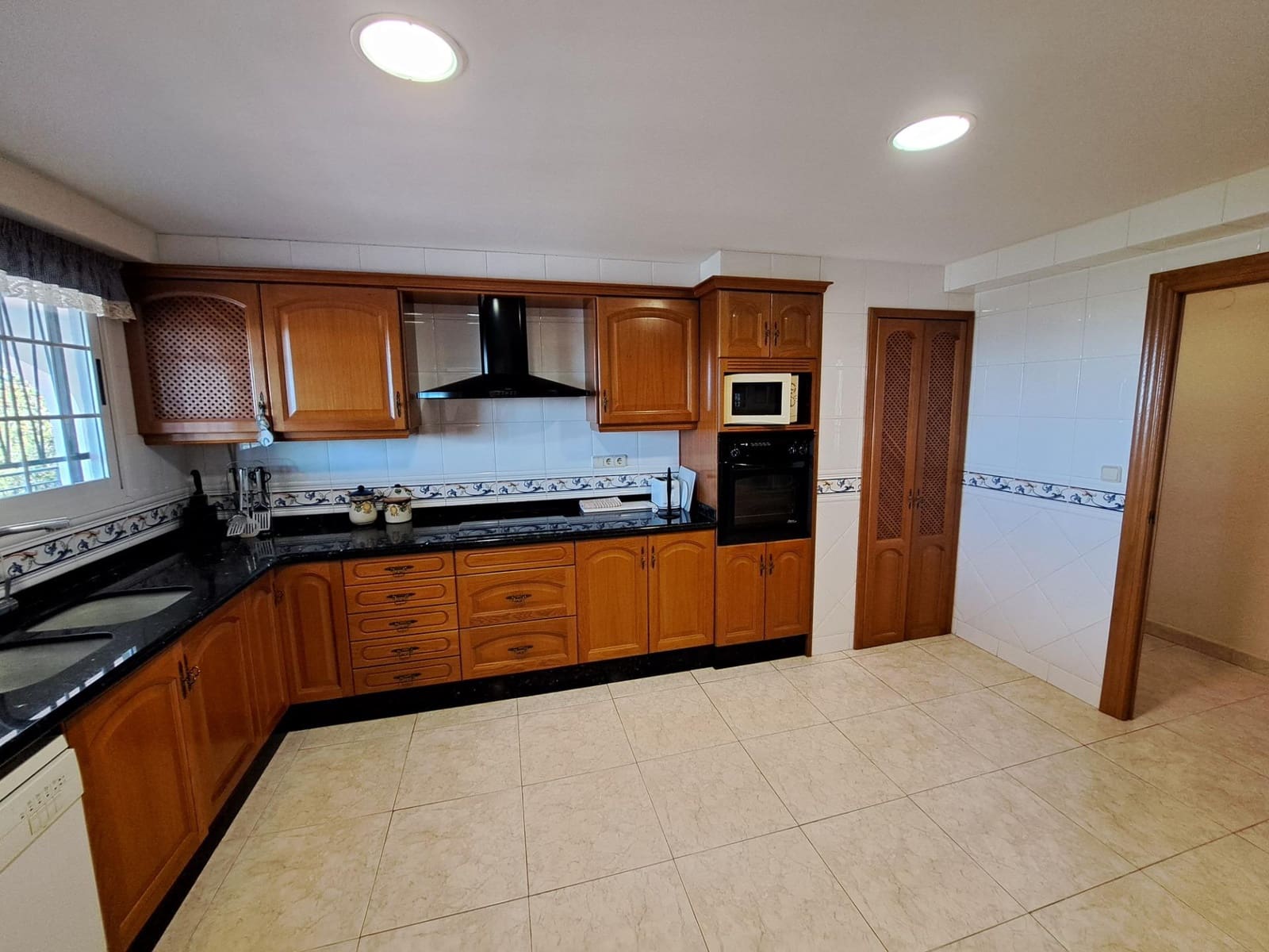 6 soveværelse Villa til salg i Alzira med swimmingpool garage - € 650.000 (Ref: 9163675)