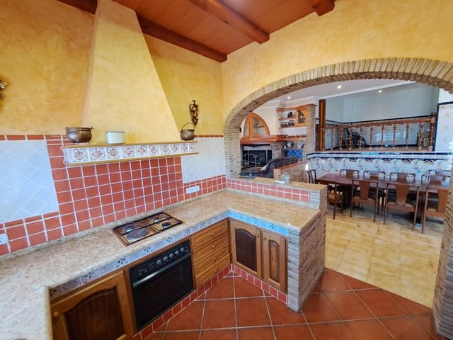 Chalet de 6 habitaciones en Alzira en venta con piscina garaje - 650.000 € (Ref: 9163675)