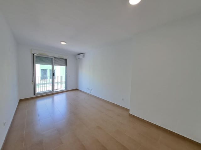 3 bedroom Flat for rent in Carcaixent - € 700 (Ref: 9183637)