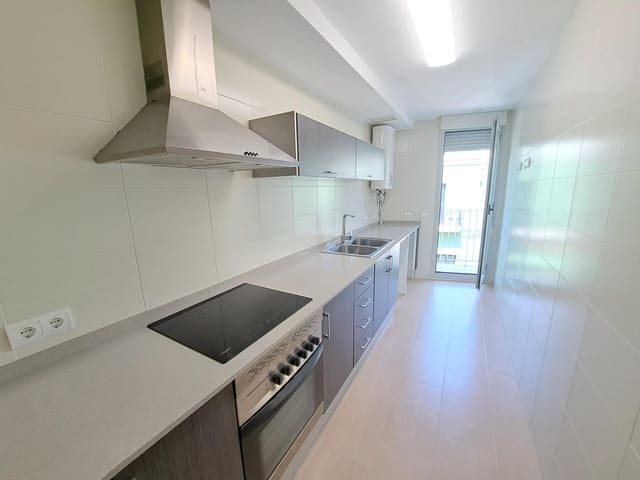3 bedroom Flat for rent in Carcaixent - € 700 (Ref: 9183637)