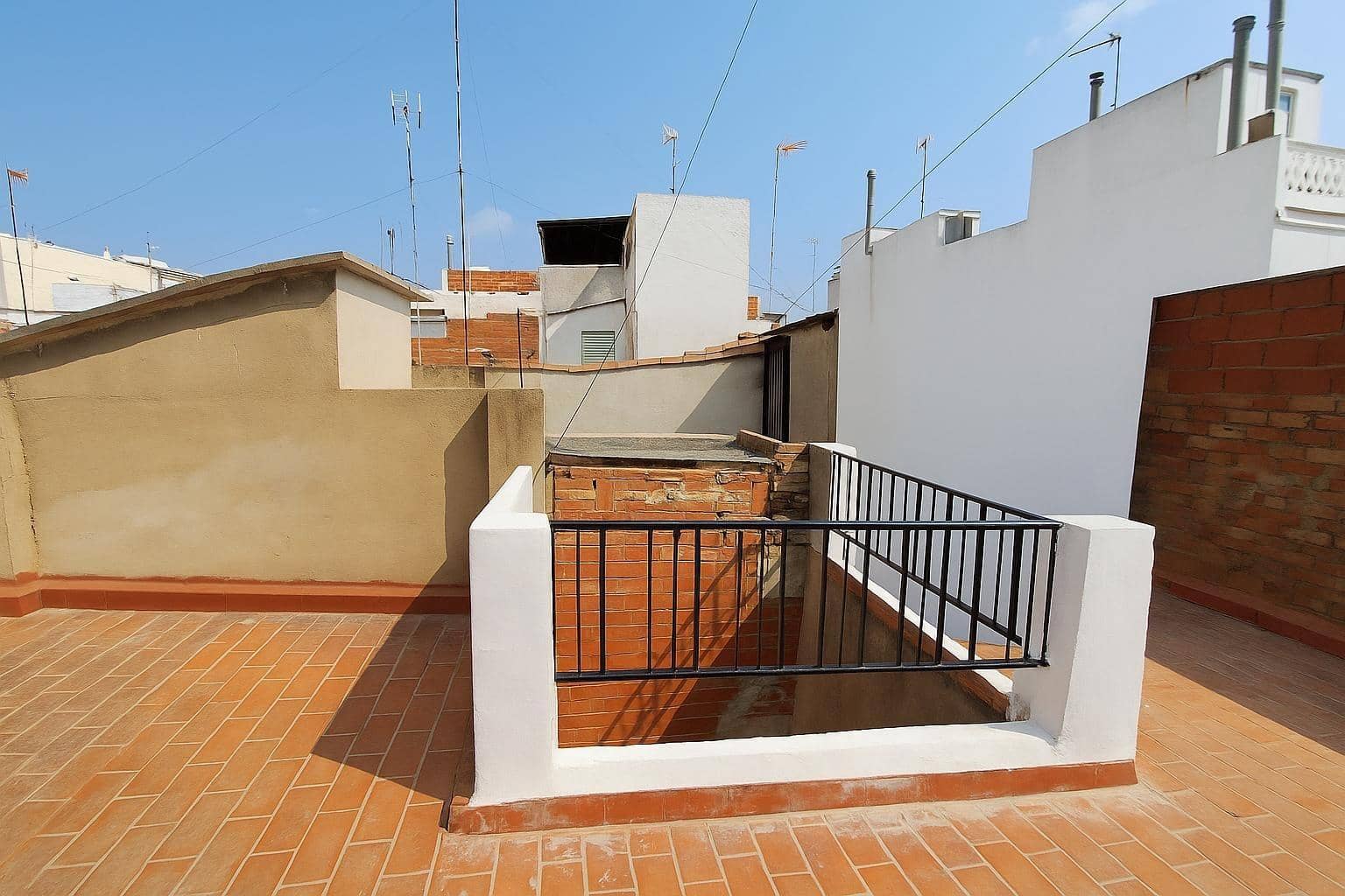 Casa de 4 habitaciones en Alzira en venta - 120.000 € (Ref: 9188396)