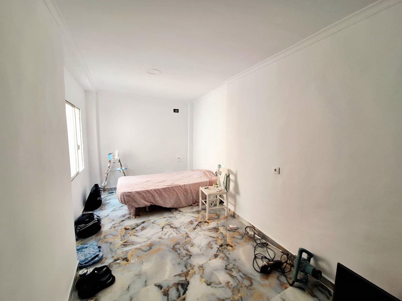 Casa de 4 habitaciones en Alzira en venta - 120.000 € (Ref: 9188396)