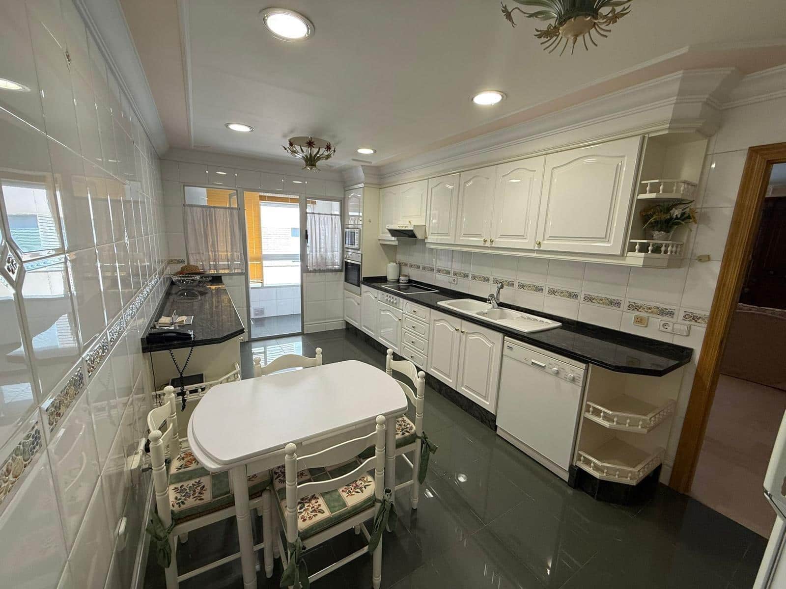 3 bedroom Flat for rent in Alzira - € 1,700 (Ref: 9191024)