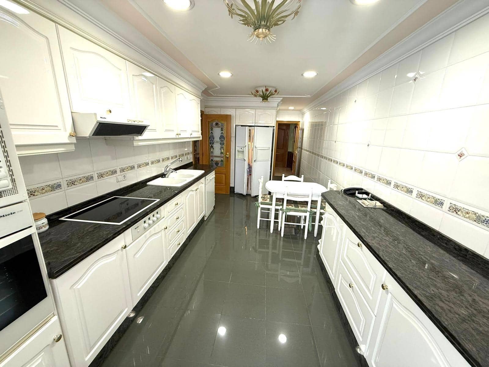 3 bedroom Flat for rent in Alzira - € 1,700 (Ref: 9191024)