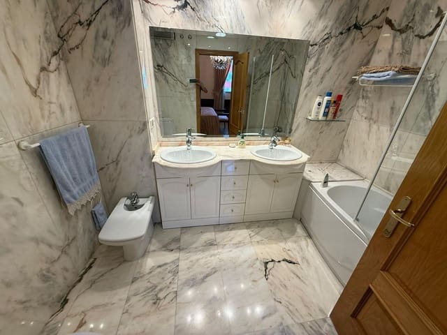 Piso de 3 habitaciones en Alzira en alquiler - 1.700 € (Ref: 9191024)