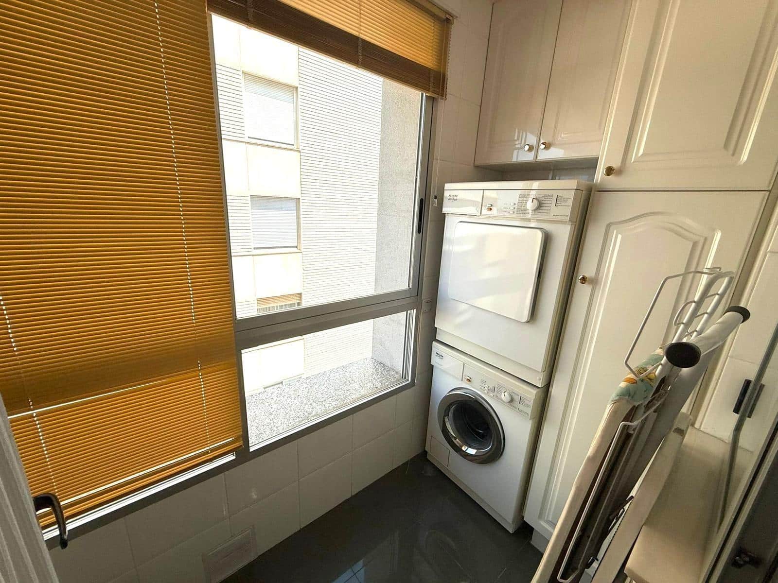 3 bedroom Flat for rent in Alzira - € 1,700 (Ref: 9191024)