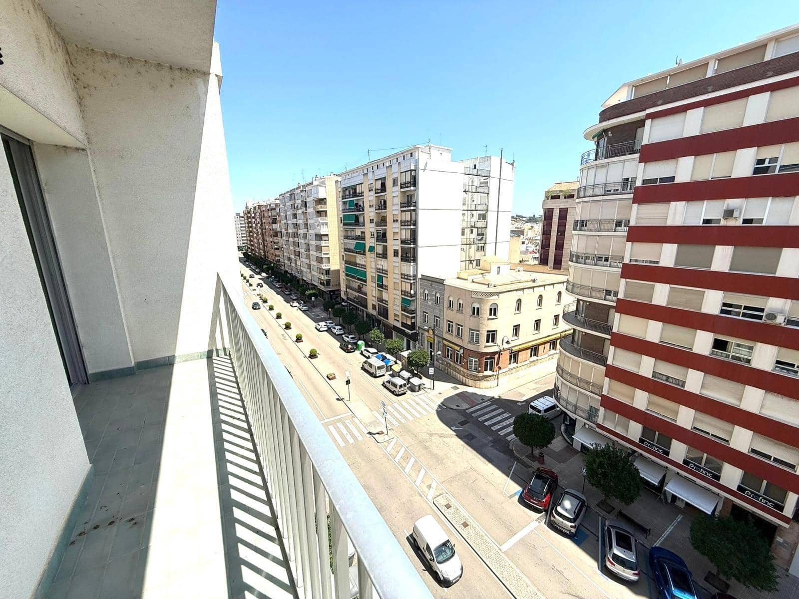 3 bedroom Flat for rent in Alzira - € 1,700 (Ref: 9191024)
