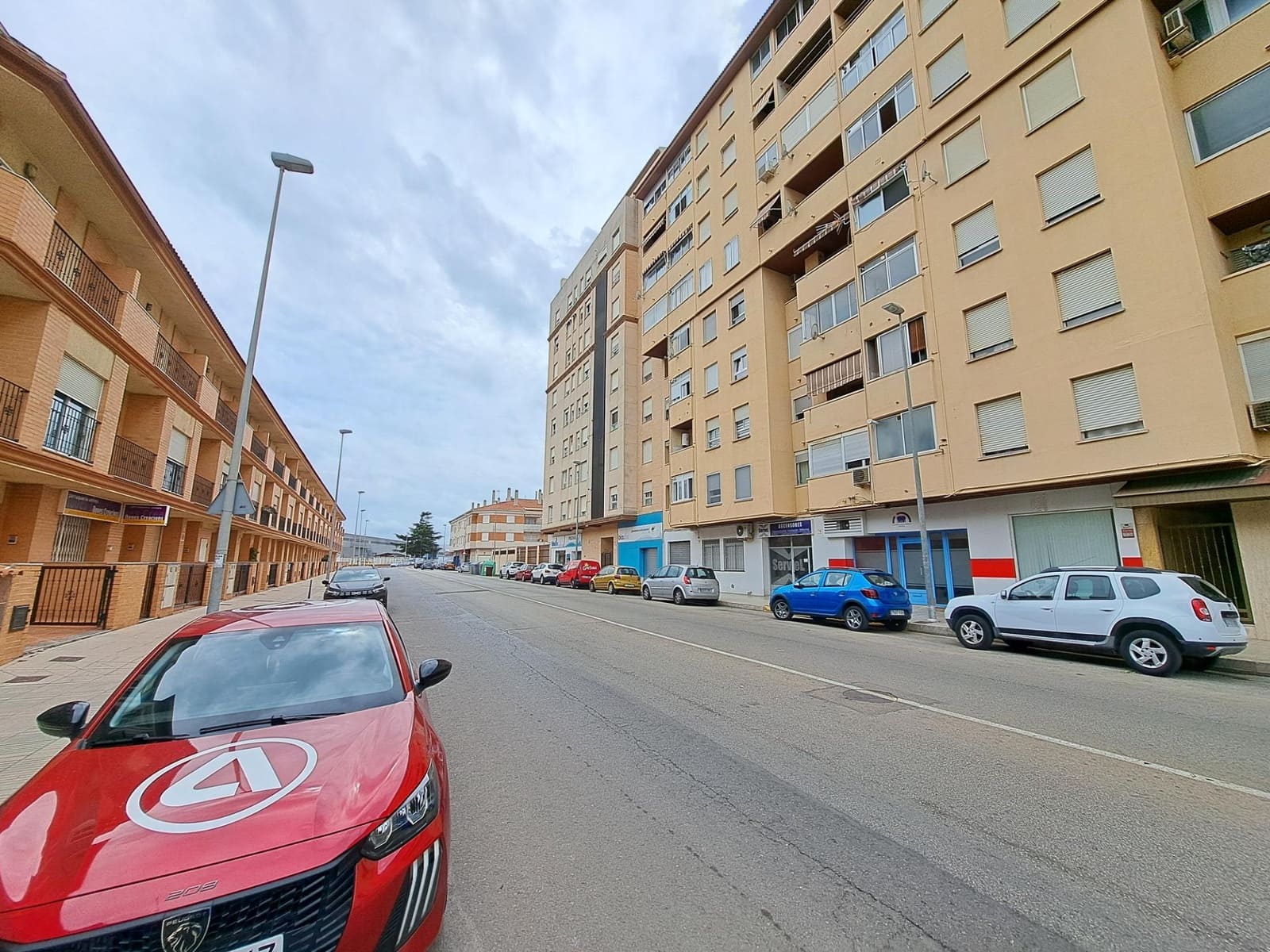 Comercial para venda em Alzira - 145 000 € (Ref: 9219895)