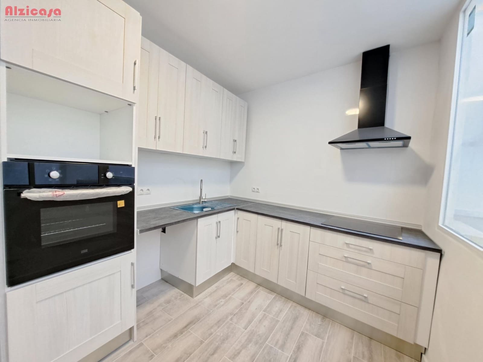 4 soveværelse Byhus til salg i Carcaixent - € 169.000 (Ref: 9236854)