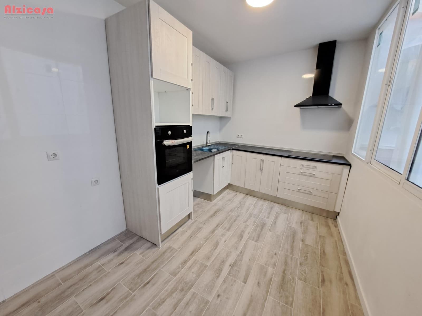 4 soveværelse Byhus til salg i Carcaixent - € 169.000 (Ref: 9236854)