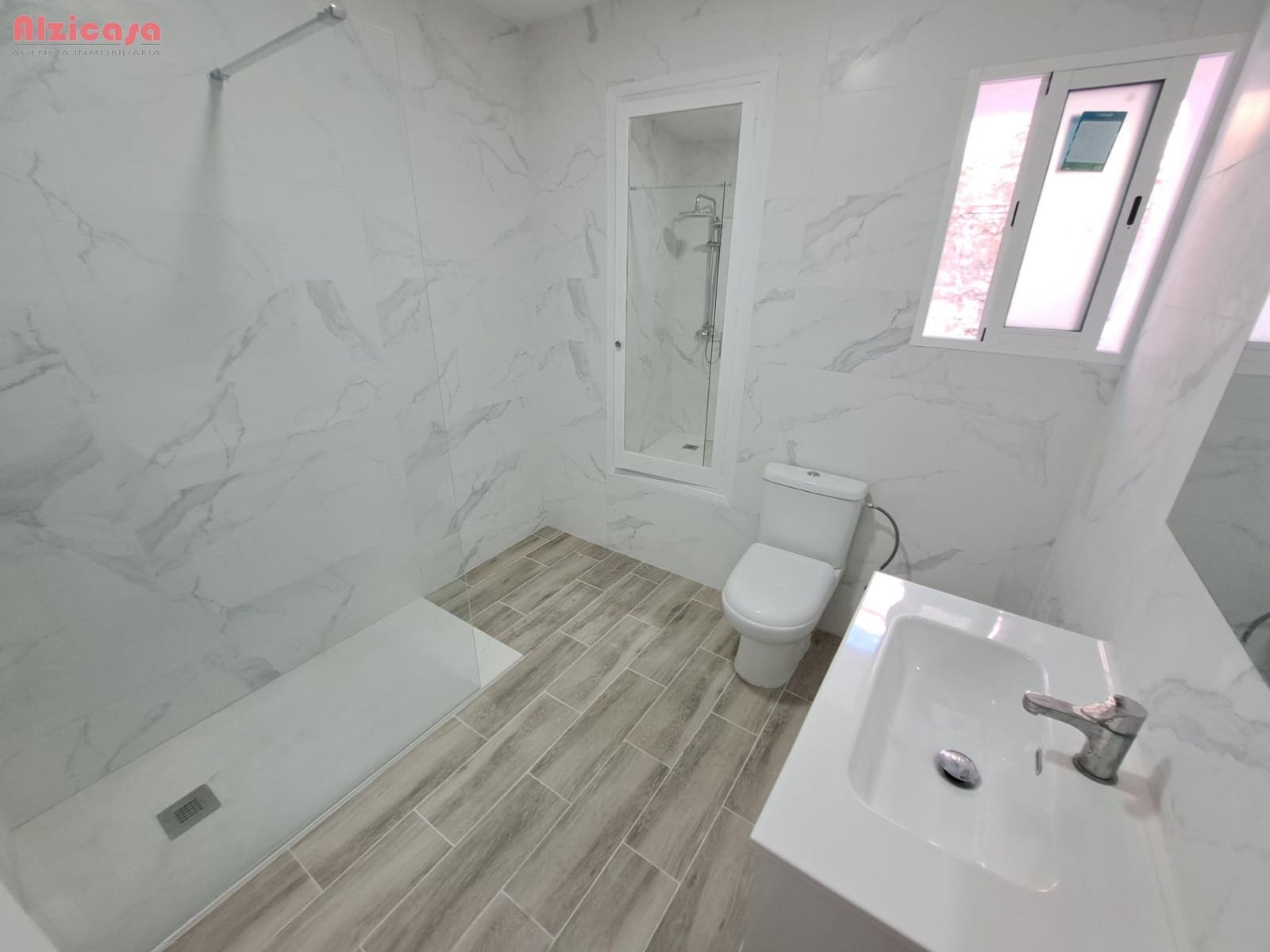 4 soveværelse Byhus til salg i Carcaixent - € 169.000 (Ref: 9236854)