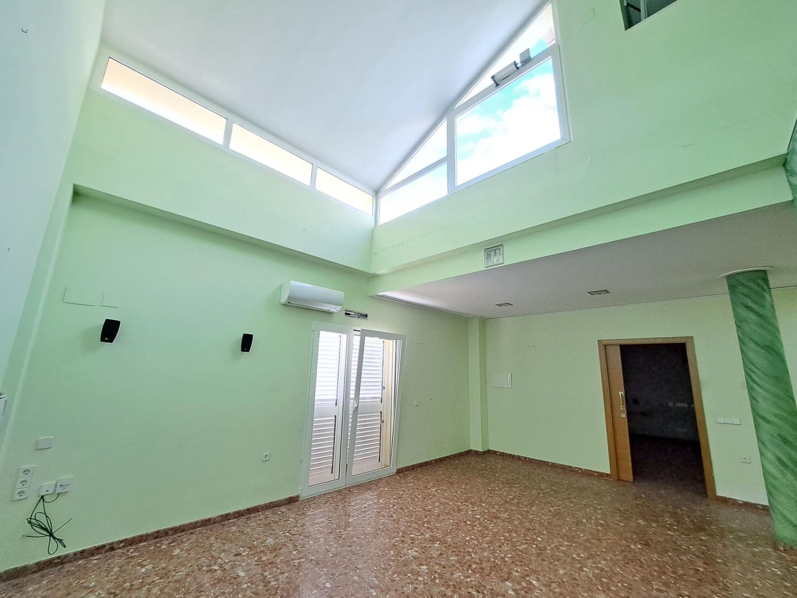 5 quarto Moradia em Banda para venda em San Juan de Enova com piscina garagem - 395 000 € (Ref: 9264464)
