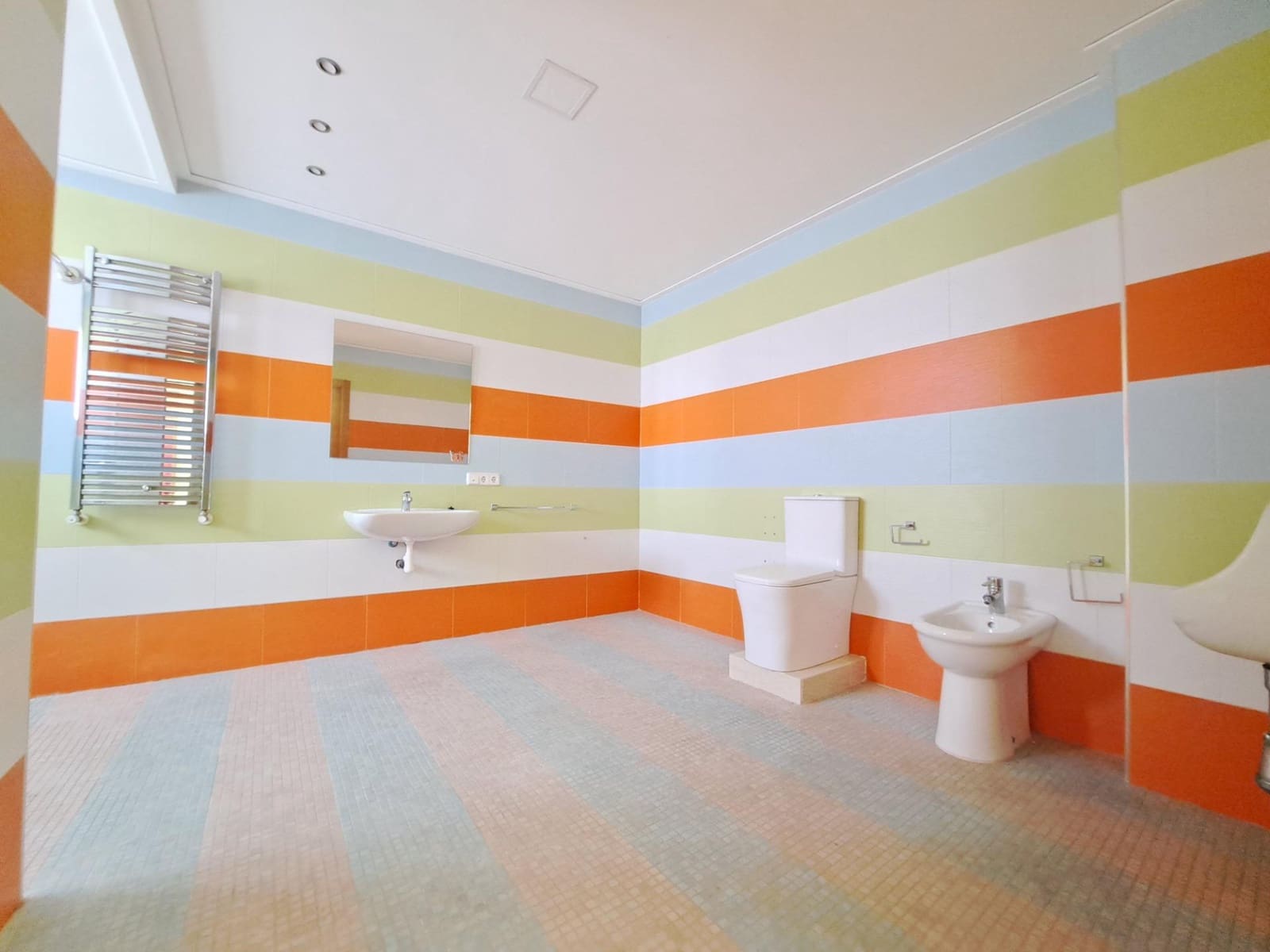 5 quarto Moradia em Banda para venda em San Juan de Enova com piscina garagem - 395 000 € (Ref: 9264464)