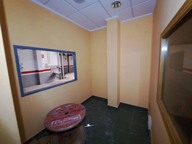 Commercial for sale in Alzira - € 349,999 (Ref: 9285177)