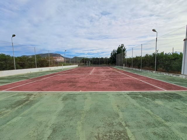 5 soverom Villa til salgs i Alzira med svømmebasseng garasje - € 295 000 (Ref: 9294345)