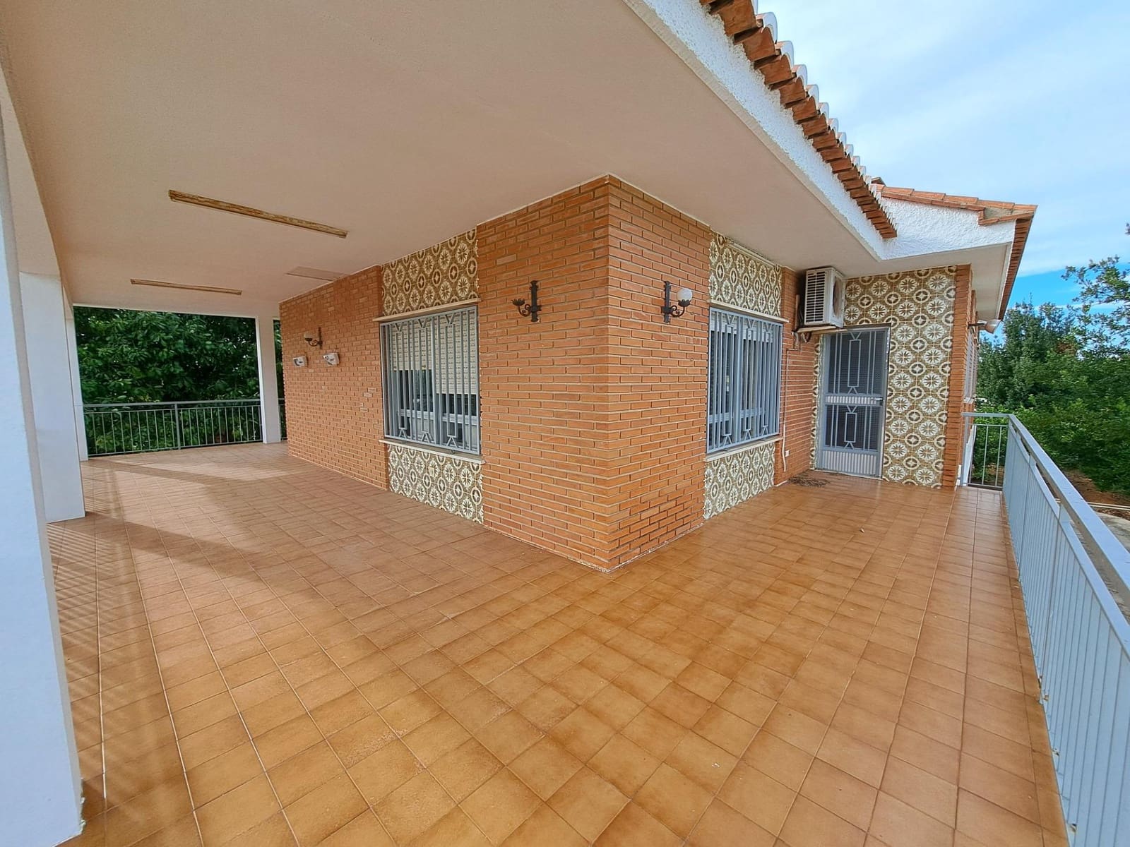 5 soverom Villa til salgs i Alzira med svømmebasseng garasje - € 295 000 (Ref: 9294345)