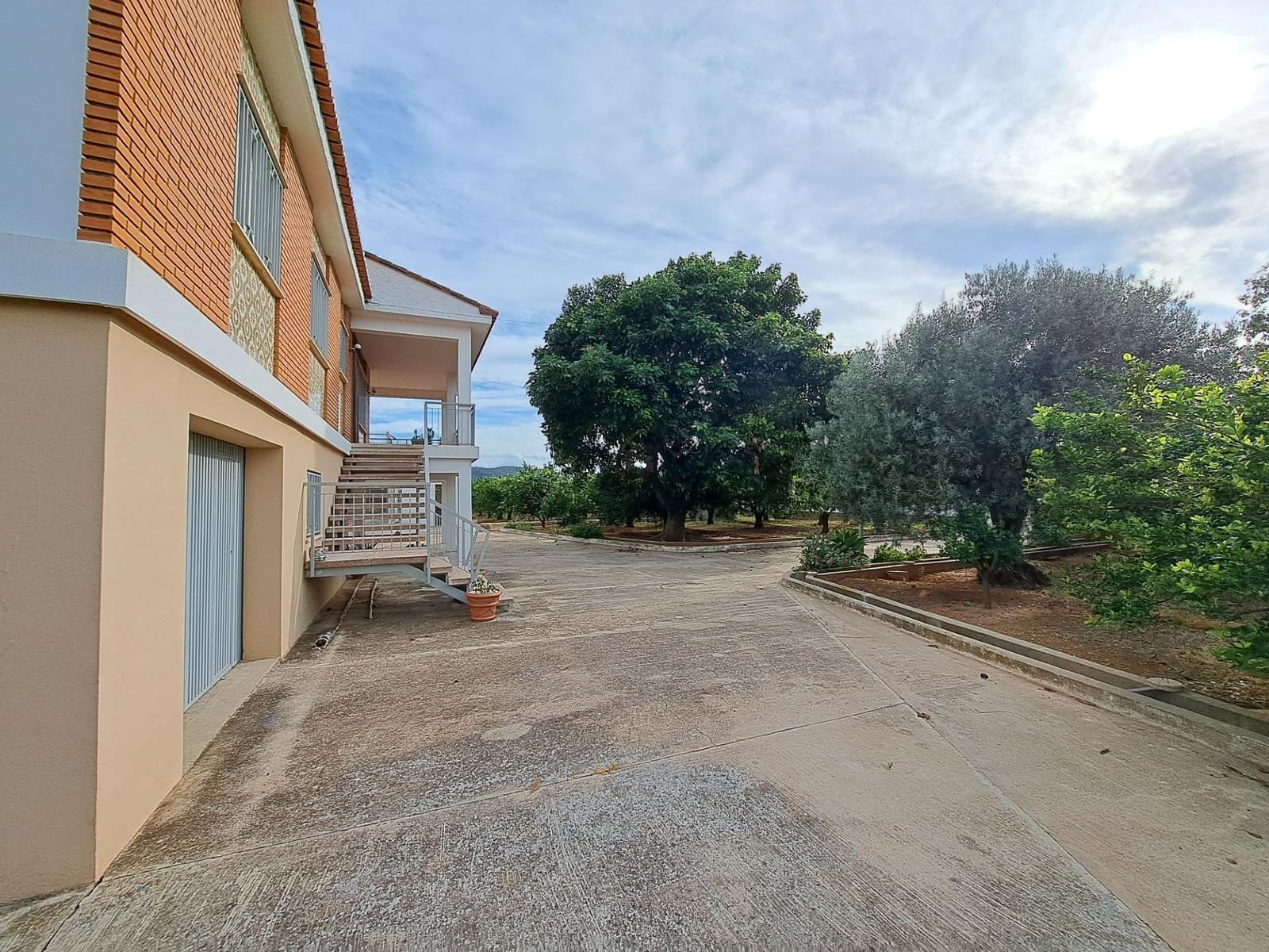 5 soverom Villa til salgs i Alzira med svømmebasseng garasje - € 295 000 (Ref: 9294345)