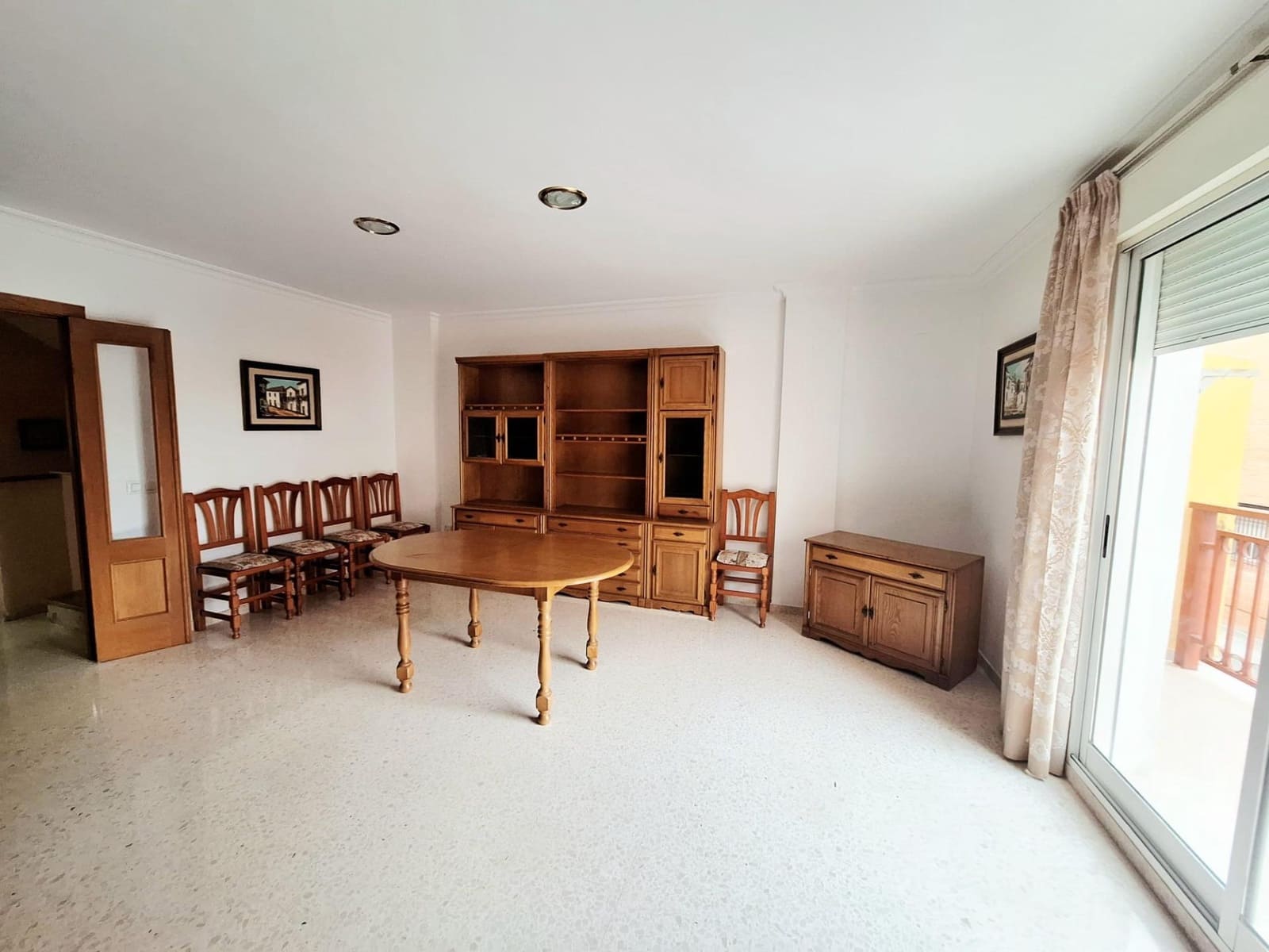 3 soveværelse Rækkehus til leje i Carcaixent - € 950 (Ref: 9297167)