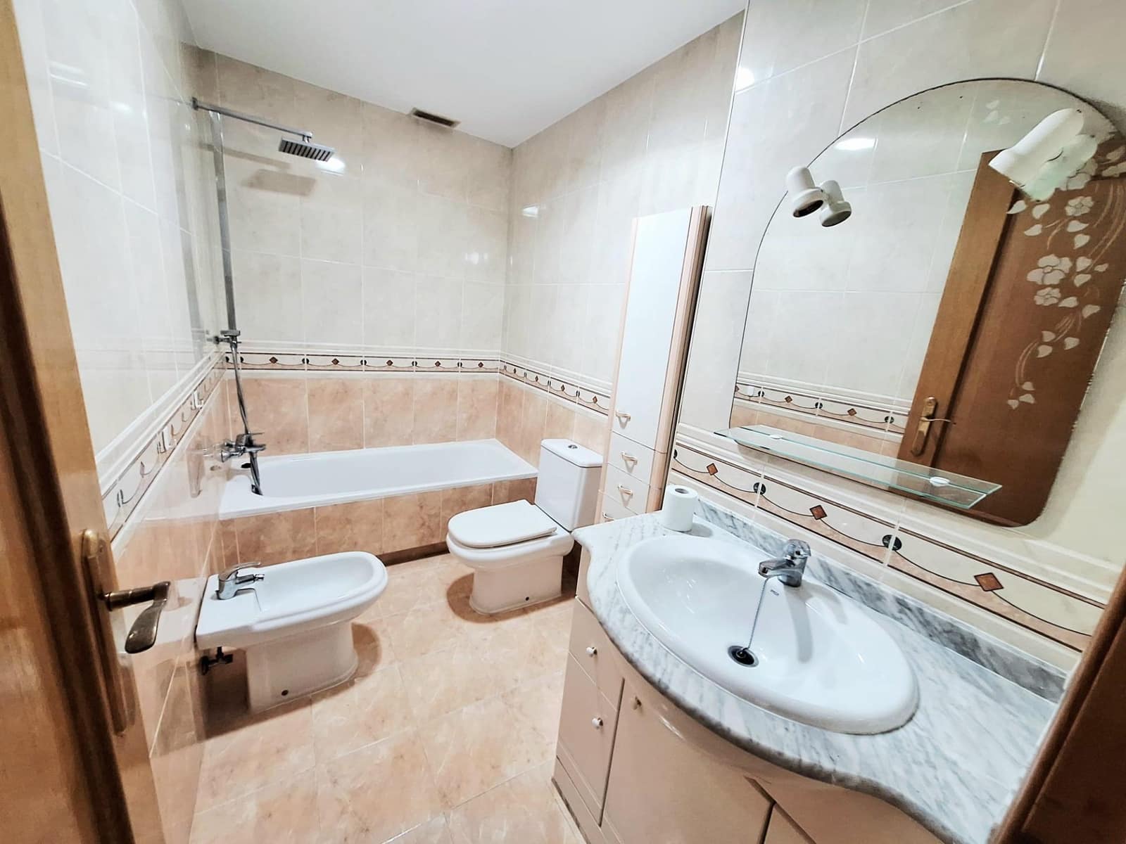 3 soveværelse Rækkehus til leje i Carcaixent - € 950 (Ref: 9297167)