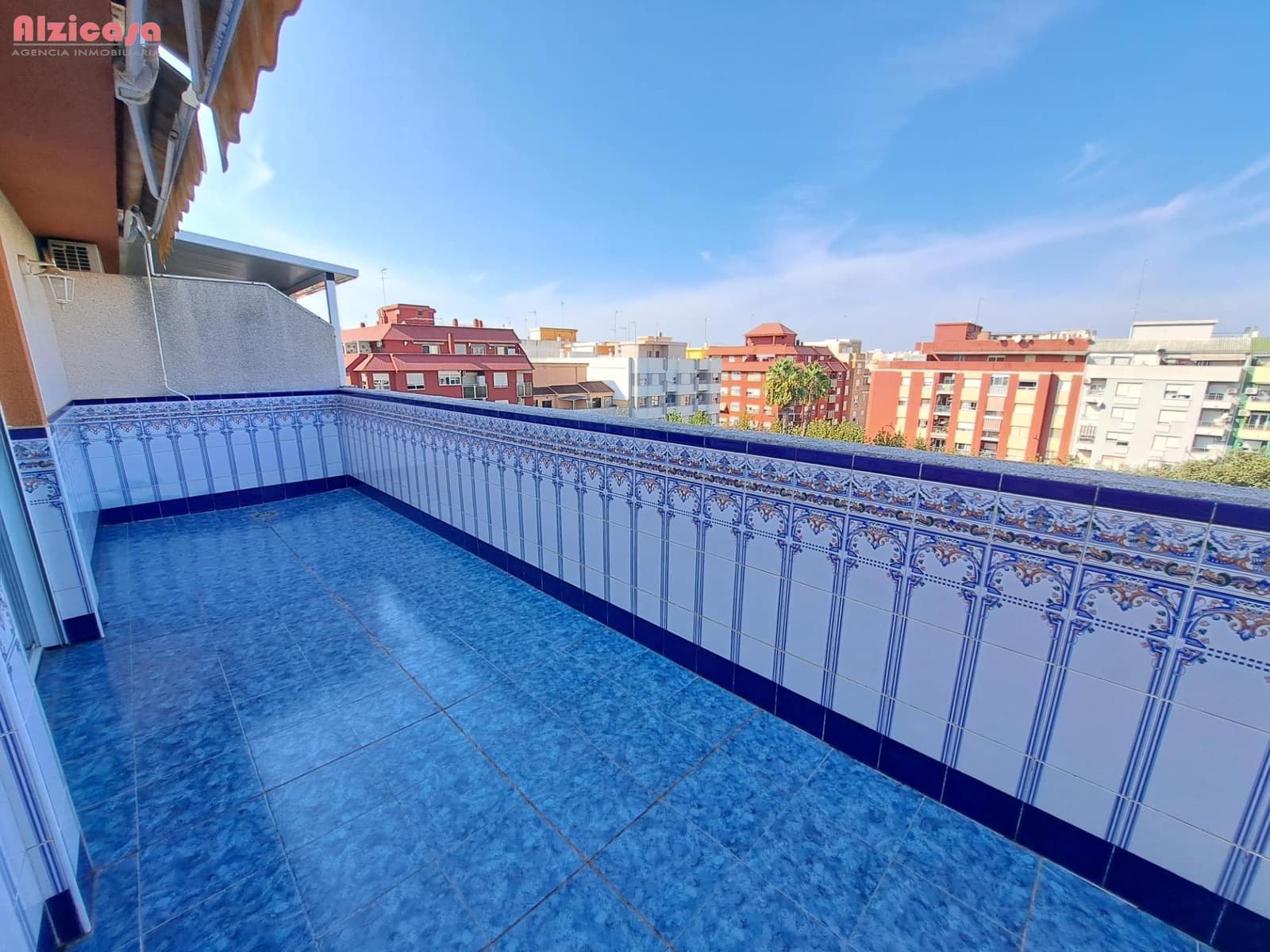 Ático de 3 habitaciones en Alzira en venta - 215.000 € (Ref: 9297169)