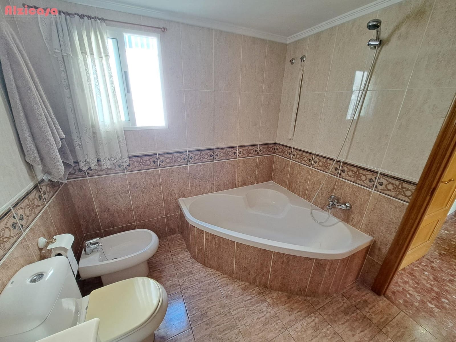 Ático de 3 habitaciones en Alzira en venta - 215.000 € (Ref: 9297169)