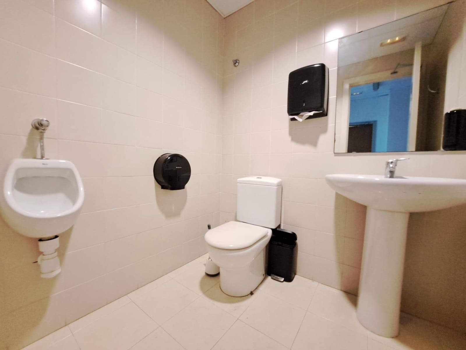 Commercial for sale in Carcaixent - € 165,000 (Ref: 9330605)