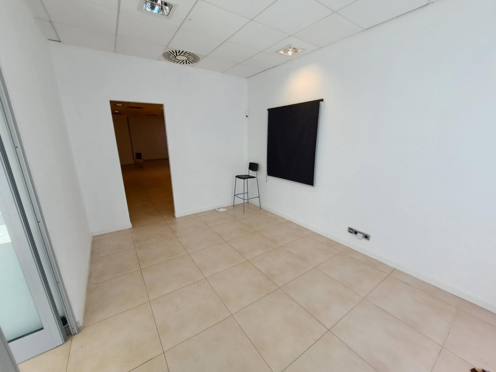 Kaupallinen myytävänä paikassa Carcaixent - 165 000 € (Ref: 9330605)