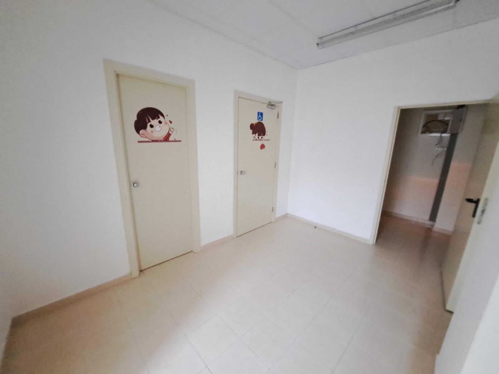 Kaupallinen myytävänä paikassa Carcaixent - 165 000 € (Ref: 9330605)