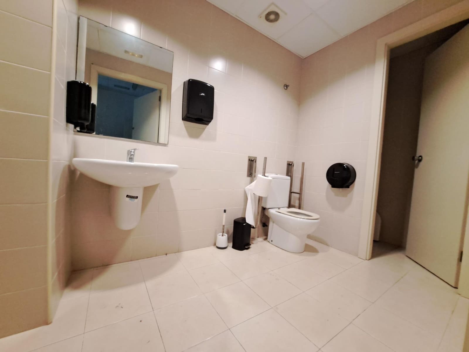 Kaupallinen myytävänä paikassa Carcaixent - 165 000 € (Ref: 9330605)