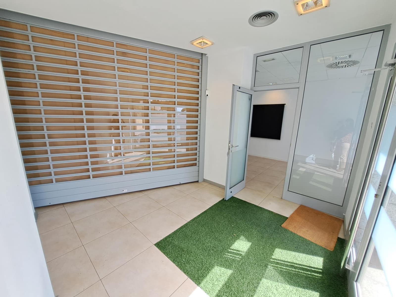 Kaupallinen myytävänä paikassa Carcaixent - 165 000 € (Ref: 9330605)