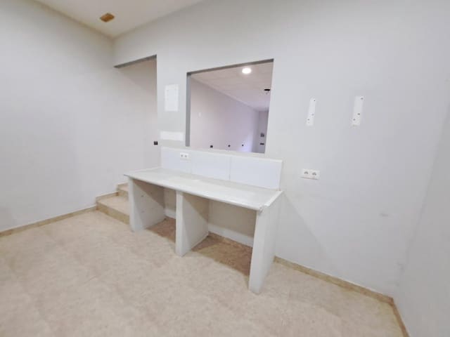 Commercial for rent in Carcaixent - € 650 (Ref: 9330607)