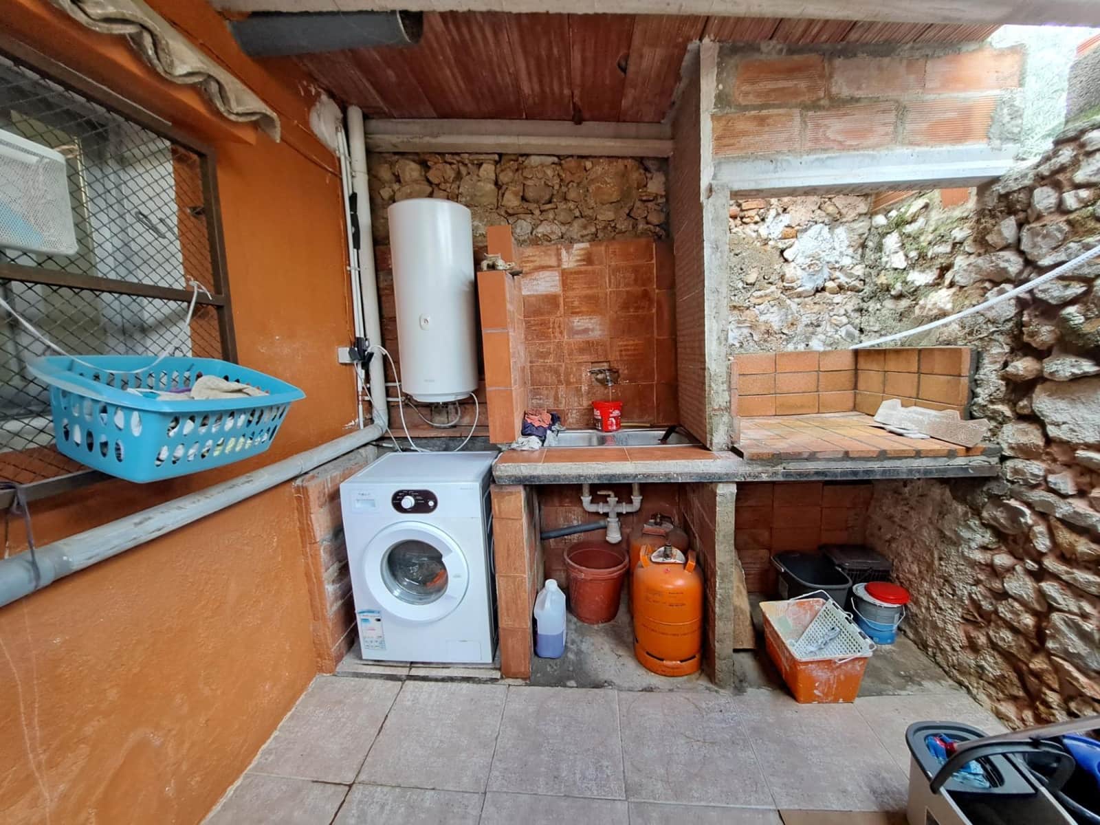 6 bedroom Townhouse for sale in Alzira - € 186,000 (Ref: 9334910)