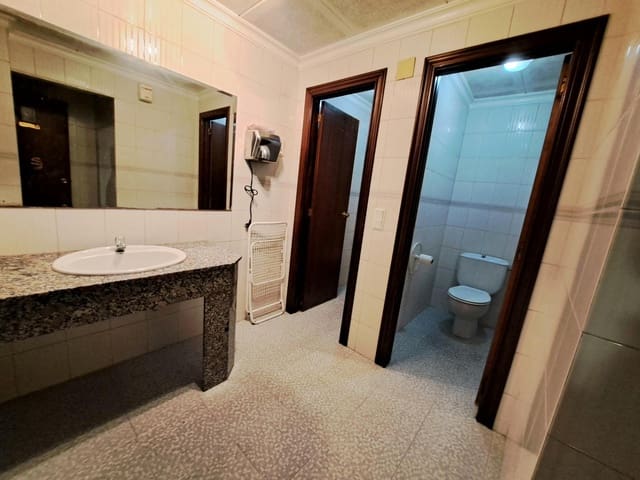 Commercial for sale in Alzira - € 188,000 (Ref: 9349510)