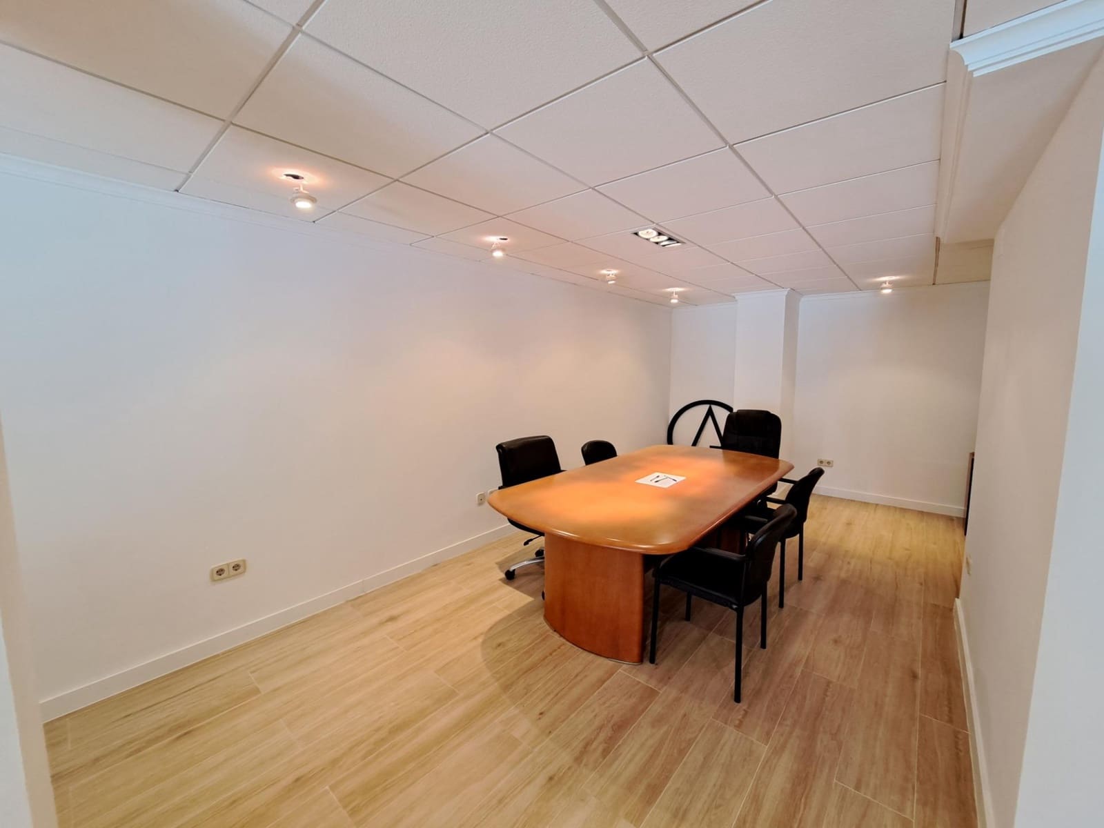 3 bedroom Office for rent in Alzira - € 550 (Ref: 9375287)