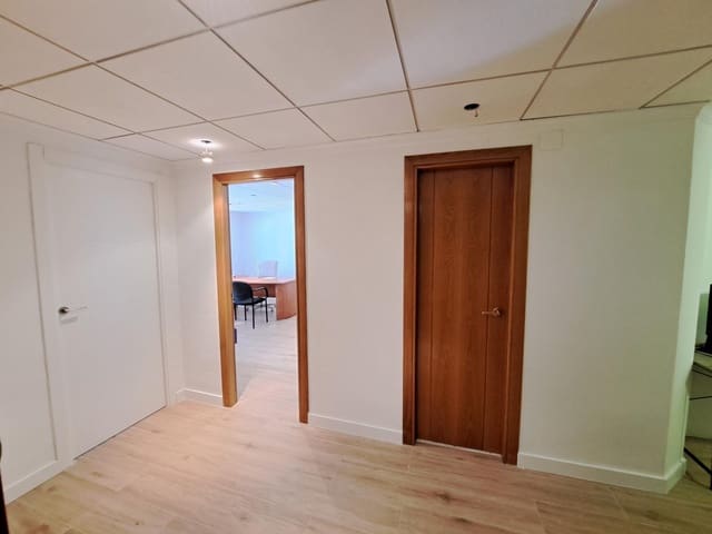 3 bedroom Office for rent in Alzira - € 550 (Ref: 9375287)