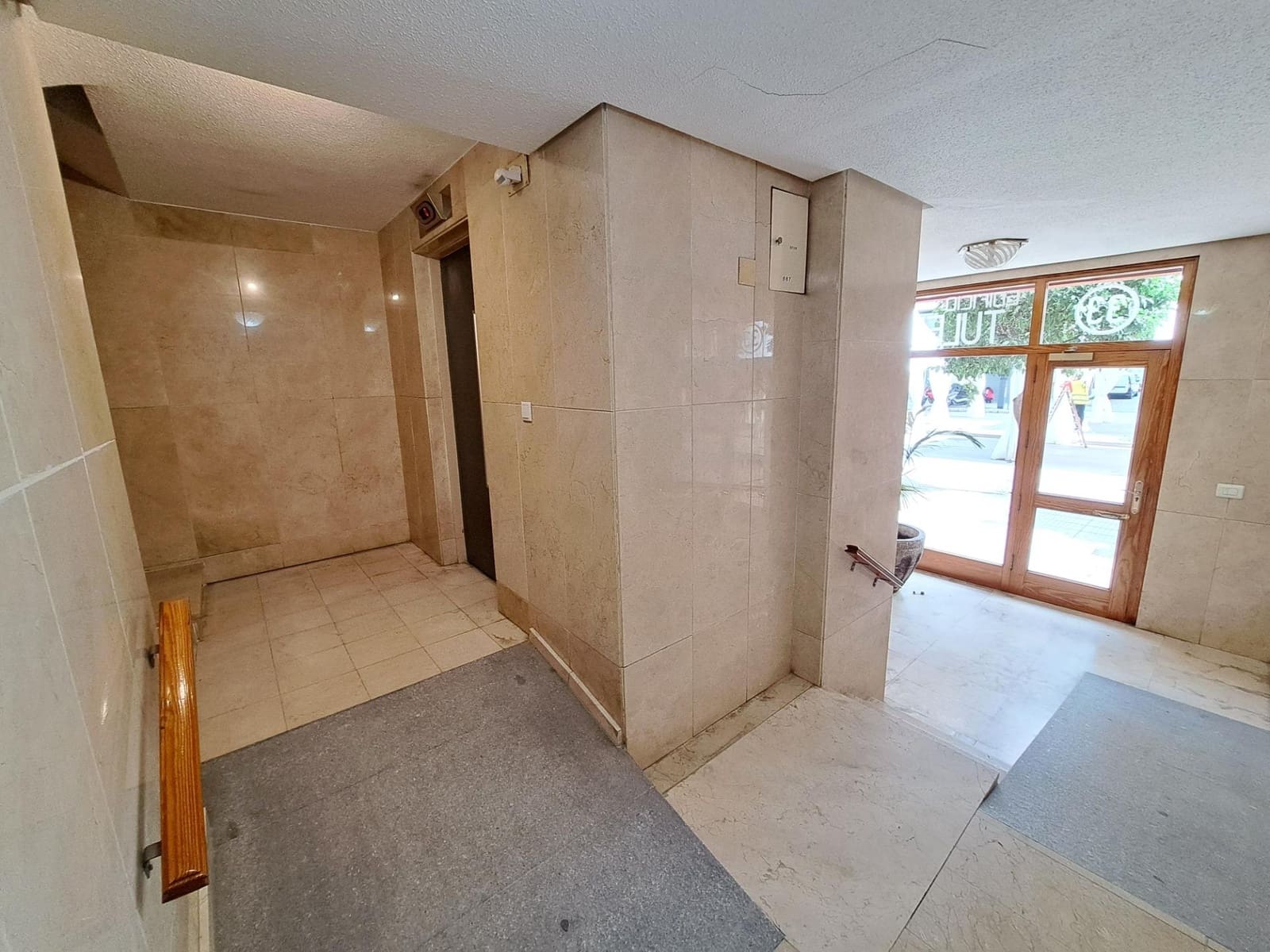 3 bedroom Office for rent in Alzira - € 550 (Ref: 9375287)