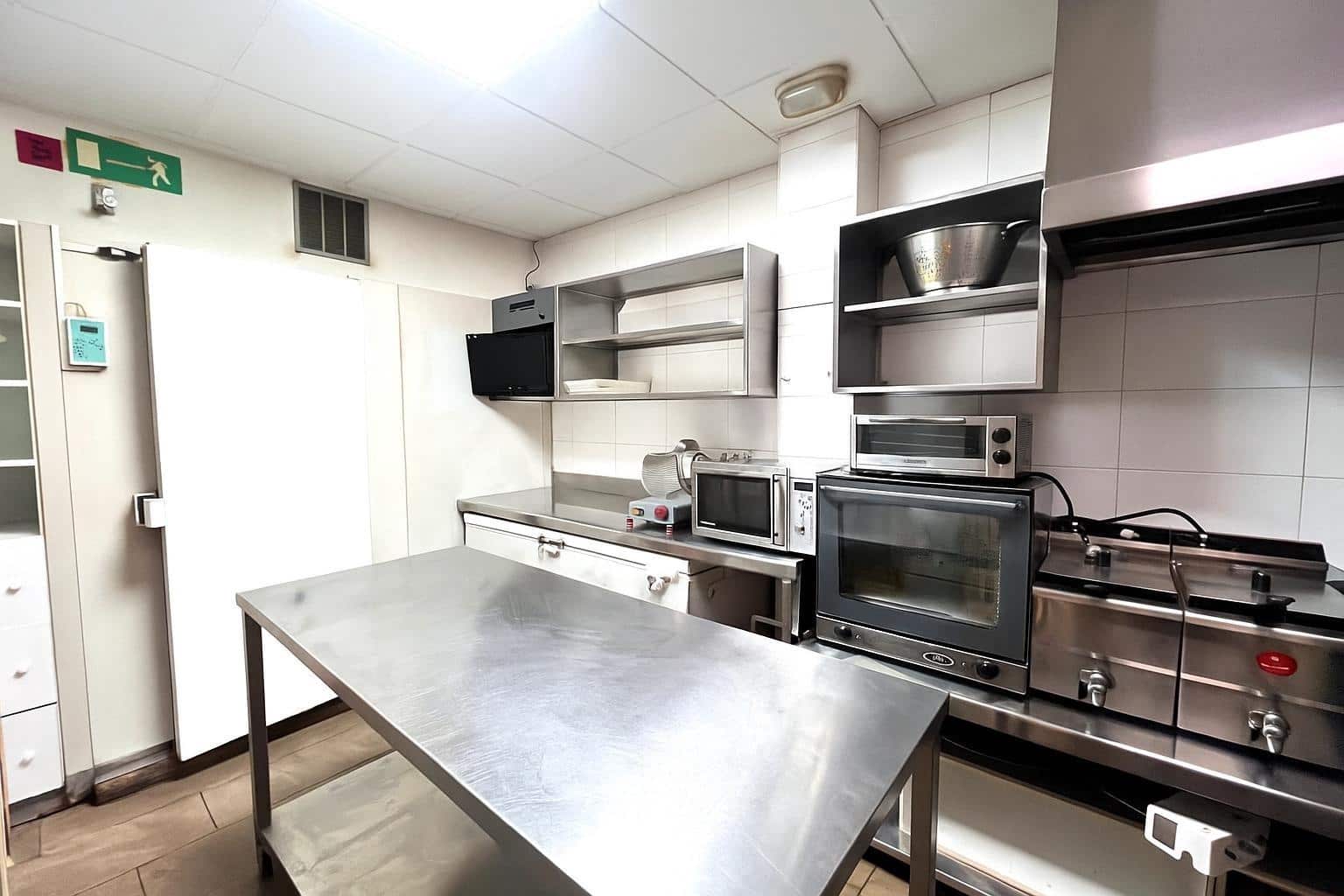 Komercyjne na sprzedaż w Carcaixent - 75 000 € (Ref: 9378983)