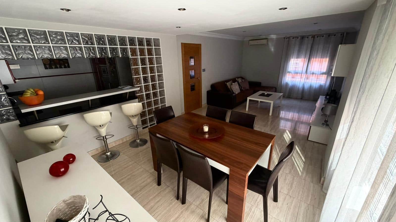 3 makuuhuone Rivitalo myytävänä paikassa Alzira mukana 
autotalli - 195 000 € (Ref: 9403339)